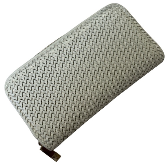 Victoria's Secret White Woven Zip-Around Wallet - Picture 7 of 8